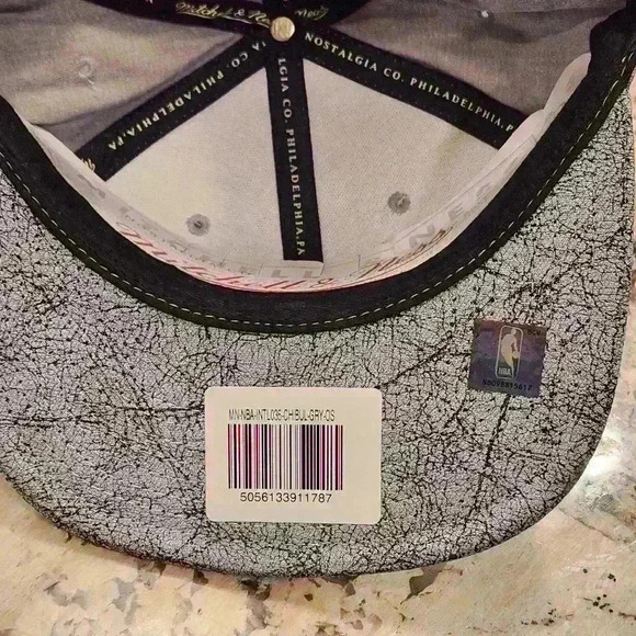 Mitchell & Ness Chicago Bulls Grey Adjustable One-Size Snap-Back NBA Cap Hat - Picture 4 of 10